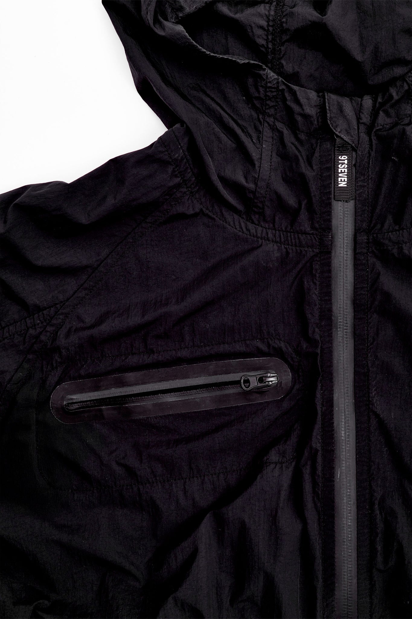 LIGHTWEIGHT RUNNING JACKET